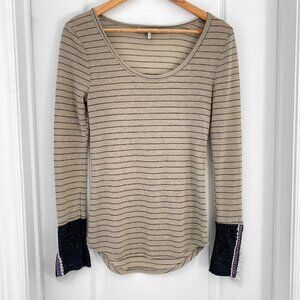 086 - BKE Beige Striped Long Sleeve with Lace Cuff Detail - 🎥 Umbrella Academy